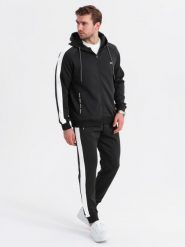 Komplet dresowy męski oldschool bluza rozpinana z kapturem + spodnie joggery - czarny V1. Czarne bluzy męskie Ombre Clothing, m, z aplikacjami, z dresówki, bez kaptura, na fitness i siłownię. Za 379.99 zł.