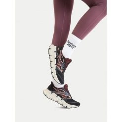 Buty do biegania Reebok. Czarne obuwie sportowe damskie Reebok, bez wzorów, bez zapięcia, do biegania. Za 489.99 zł.