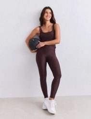 Damskie legginsy z wysokim stanem Shimmer czekoladowe. Brązowe legginsy damskie Aim'n, bez wzorów, z elastanu. Za 303.00 zł.
