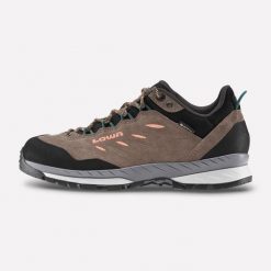 Buty podejściowe damskie Lowa Delago GTX W wodoodporne. Brązowe obuwie trekkingowe damskie Lowa, z gore-texu, bez zapięcia. Za 799.99 zł.