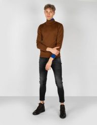 Takeshy Kurosawa Sweter "Turtle Neck" | 83158| Dolcevita Intarsio | Mężczyzna | Brązowy. Brązowe swetry męskie Takeshy Kurosawa, m, bez wzorów, z dzianiny, bez kołnierzyka, bez ramiączek. W wyprzedaży za 329.00 zł.