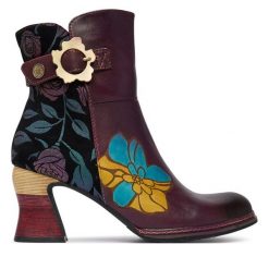 Botki Laura Vita. Czerwone botki damskie Laura Vita, bez wzorów, bez obcasa, na słupku, bez zapięcia. Za 689.99 zł.