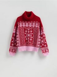 Sweter ze świątecznym motywem - wielobarwny. Swetry nierozpinane damskie Reserved, l, bez wzorów, z dzianiny, wizytowe, bez kołnierzyka, bez ramiączek. Za 159.99 zł.