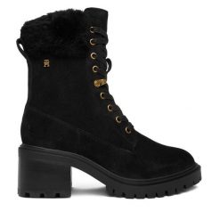 Trzewiki Tommy Hilfiger. Czarne botki damskie Tommy Hilfiger, bez wzorów, bez obcasa, na słupku, bez zapięcia. Za 469.99 zł.