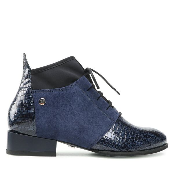 Trzewiki Maciejka. Niebieskie botki damskie Maciejka, bez wzorów, bez obcasa, na płaskiej podeszwie, bez zapięcia. Za 339.99 zł.