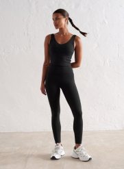 Damskie legginsy z wysokim stanem, squat proof, dla niskich Sense czarne. Czarne legginsy damskie Aim'n, bez wzorów, z elastanu. Za 297.00 zł.