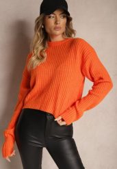 Pomarańczowy Prążkowany Sweter o Klasycznym Pudełkowym Fasonie Omeita. Brązowe swetry nierozpinane damskie Renee, m, bez wzorów, z jeansu, casualowe, bez kołnierzyka, bez ramiączek. Za 99.99 zł.