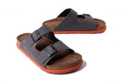 RIEKER 21190-40 grey, klapki męskie. Szare klapki męskie Rieker, bez wzorów, bez zapięcia. Za 287.92 zł.