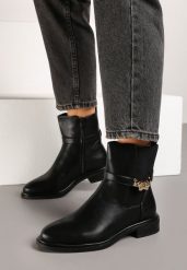Czarne Botki Typu Sztyblety z Ozdobnym Paskiem z Metalową Aplikacją Riaessa. Czarne botki damskie Born2be, z aplikacjami, z jeansu, eleganckie, bez obcasa, na obcasie, bez zapięcia. Za 139.99 zł.