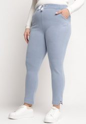 Jasnoniebieskie Spodnie z Gumką i Sznurkiem w Pasie z Prostymi Nogawkami Averlija. Niebieskie spodnie materiałowe damskie Born2be, bez wzorów, z dresówki, plus size. Za 49.99 zł.