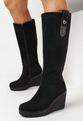 Czarne Kozaki na Koturnie z Paskiem w Cyrkonie Umbra. Czarne kozaki damskie Born2be, bez wzorów, bez obcasa, na koturnie, bez zapięcia. Za 149.99 zł.