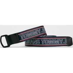 Tommy Jeans - Pasek. Niebieskie paski męskie Tommy Jeans, z jeansu. W wyprzedaży za 79.90 zł.
