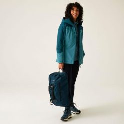 Kurtka damska przejściowa ocieplana przeciwdeszczowa Maldeine. Niebieskie kurtki sportowe damskie Regatta, bez wzorów, z puchu, bez ramiączek, bez kaptura, trekkingowe. W wyprzedaży za 224.99 zł.