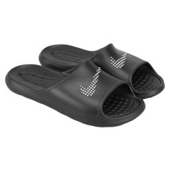 Klapki Męskie Victori One. Czarne klapki męskie Nike, bez wzorów, z materiału, z otwartym noskiem, bez zapięcia. Za 201.99 zł.