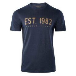 Koszulka męska Magnum Ellib - granatowa, Rozmiar XXL. T-shirty męskie MAGNUM, m, bez wzorów, z bawełny, bez kołnierzyka, bez ramiączek. Za 49.99 zł.