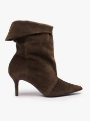 Brązowe botki na szpilce z mankietem. Brązowe botki damskie Ryłko, bez wzorów, z gumy, eleganckie, bez obcasa, na obcasie, bez zapięcia. Za 599.99 zł.