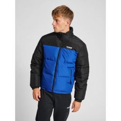 Kurtka puchowa Hummel GC Nicky. Niebieskie kurtki męskie Hummel, bez wzorów, z puchu, sportowe, bez kaptura. W wyprzedaży za 361.60 zł.