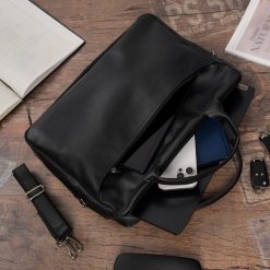 Torba męska skóra ekologiczna na dokumenty A4 laptopa czarna Beltimore M07. Czarne torby na laptopa damskie bez wzorów, ze skóry ekologicznej. Za 199.99 zł.