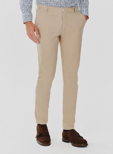 PAKO LORENTE – Gładkie spodnie męskie w kolorze beżowym. Brązowe spodnie materiałowe męskie Pako Lorente, bez wzorów, z bawełny. Za 99.99 zł.