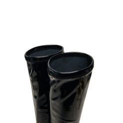 Kozaki LOVE MOSCHINO. Czarne kozaki damskie Love Moschino, bez wzorów, bez obcasa, na szpilce, bez zapięcia. Za 1,379.00 zł.