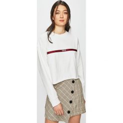 Levi's - Bluza. Białe bluzy damskie Levi's®, l, z aplikacjami, z bawełny, bez ramiączek, bez kaptura. W wyprzedaży za 189.90 zł.