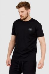 DOLCE & GABBANA Czarny t-shirt męski z aplikacją z logo. Czarne t-shirty męskie Dolce and Gabbana, m, z aplikacjami, prążkowane, bez kołnierzyka, bez ramiączek. W wyprzedaży za 899.99 zł.