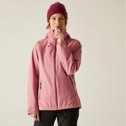 Kurtka damska 3 w 1 Wentwood. Czerwone kurtki sportowe damskie Regatta, bez wzorów, z materiału, bez ramiączek, z kapturem, trekkingowe. Za 279.99 zł.
