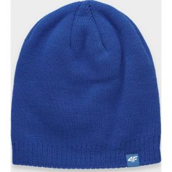 Czapka męska CAM061 - niebieski. Niebieskie czapki męskie 4F, na zimę, bez wzorów. W wyprzedaży za 29.99 zł.