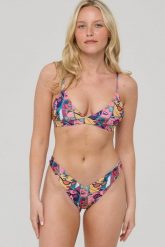 Bikini V-Cut Candy Komiks. Czerwone stroje kąpielowe damskie OOSC, l, bez wzorów, z materiału. Za 122.99 zł.