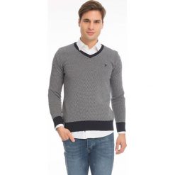 Sweter w kolorze granatowym. Niebieskie swetry męskie Denim Culture, l, bez wzorów, z bawełny, bez kołnierzyka, bez ramiączek. W wyprzedaży za 139.95 zł.