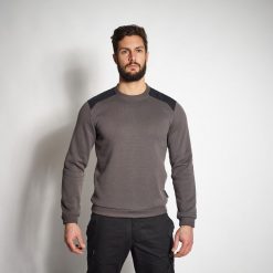 Sweter Solognac 500. Czarne swetry męskie SOLOGNAC, l, bez wzorów, z elastanu, sportowe, bez kołnierzyka, bez ramiączek. W wyprzedaży za 54.99 zł.