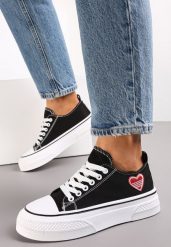 Czarne Trampki przed Kostkę z Naszywką Serduszka Xenis. Czarne trampki i tenisówki damskie Renee, z aplikacjami, z jeansu, przed kostkę, bez zapięcia. Za 49.99 zł.
