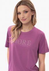 Fioletowy t-shirt, Comfort Fit, T-MORE. Fioletowe t-shirty damskie Volcano, s, bez wzorów, z bawełny, klasyczne, bez kołnierzyka, bez ramiączek. Za 69.99 zł.