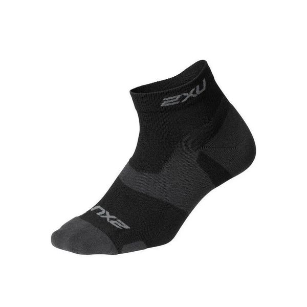 Skarpety 1-4 2XU Vectr Light Cush. Czarne skarpetki damskie 2XU, bez wzorów, z lycry. Za 153.00 zł.