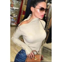 Bluzka ZILMA BEIGE. Brązowe bluzki damskie Bluzka ZILMA BEIGE, l, bez wzorów, bez kołnierzyka, bez ramiączek. W wyprzedaży za 59.00 zł.