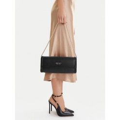 Torebka Nine West. Czarne torebki do ręki damskie Nine West, bez wzorów, bez dodatków. Za 119.99 zł.