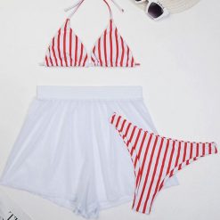 Bikini z wiązaniem i szortami na lato Cannelle. Bikini Intica, bez wzorów, z materiału. W wyprzedaży za 159.00 zł.