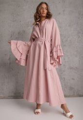 Różowa Koszulowa Sukienka z Wiskozy Ozdobiona Paskiem i Falbanami Tinethra. Czerwone sukienki damskie Renee, na co dzień, l, bez wzorów, z materiału, eleganckie, bez kołnierzyka, bez ramiączek, maxi, koszulowe. Za 159.99 zł.