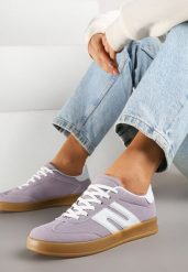 Jasnofioletowe Sneakersy Kultowe Tenisówki Zdobione Przeszyciami Eveltewia. Fioletowe trampki i tenisówki damskie Renee, z aplikacjami, z jeansu, bez zapięcia. Za 79.99 zł.