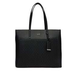 Torebka Calvin Klein. Czarne torebki do ręki damskie Calvin Klein, bez wzorów, bez dodatków. Za 449.99 zł.