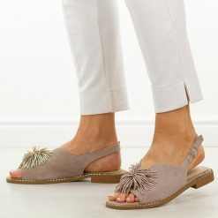 Khaki płaskie sandały damskie Potocki 43349. Brązowe sandały damskie POTOCKI, z aplikacjami, z zamszu, bez obcasa, na płaskiej podeszwie, bez zapięcia. Za 159.00 zł.