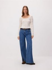 Sweter z wiskozą - złamana biel. Swetry nierozpinane damskie Reserved, l, bez wzorów, z dzianiny, bez kołnierzyka, bez ramiączek. Za 119.99 zł.