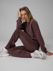 4F Legginsy z rozszerzanymi nogawkami damskie - brązowe XL. Brązowe legginsy damskie 4F, bez wzorów, z dzianiny. Za 129.99 zł.