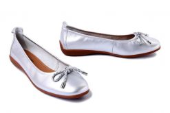 JOSEF SEIBEL 74809 300 750 Fenja 09 silber, baleriny damskie. Szare balerinki damskie Josef Seibel, bez wzorów, ze skóry, bez obcasa, bez zapięcia. Za 251.93 zł.