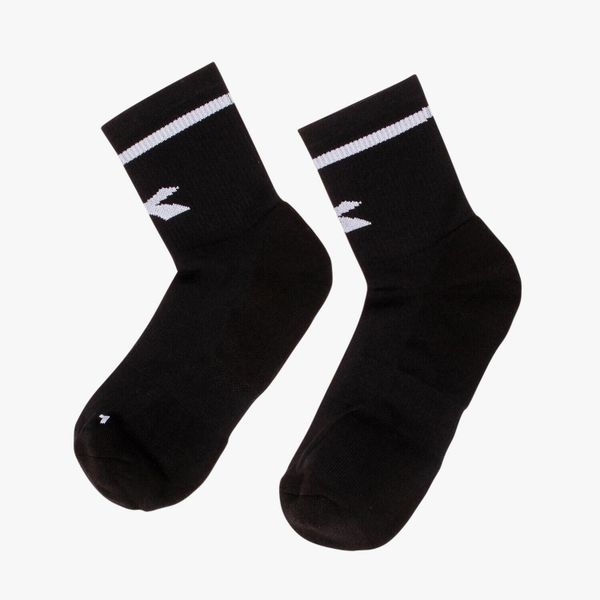 Skarpetki męskie DIADORA SOCKS. Czarne skarpety męskie Diadora, bez wzorów, z elastanu. Za 42.99 zł.