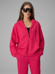 4F Bluza dresowa regular z kapturem damska - różowa M. Czerwone bluzy damskie 4F, m, bez wzorów, z dresówki, klasyczne, bez ramiączek, z kapturem. Za 199.99 zł.