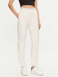 Guess Spodnie dresowe O5RB01 KCO31 Écru Regular Fit. Spodnie dresowe damskie Guess, z aplikacjami, z bawełny. Za 179.99 zł.