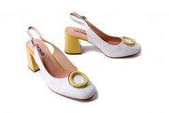 ARTIKER RELAKS 56C2226 biały, czółenka damskie. Białe czółenka damskie Artiker Relaks, na lato, z aplikacjami, eleganckie, bez obcasa, bez zapięcia. Za 199.92 zł.