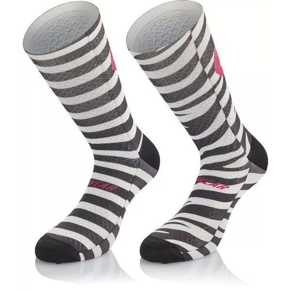 Skarpetki Mb Wear Fun H17 Bisous. Czarne skarpety męskie MB WEAR, bez wzorów. Za 99.99 zł.