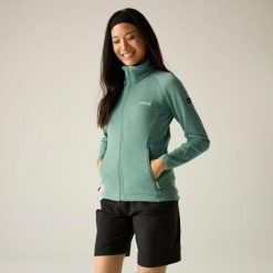 Damska kurtka polarowa Malana Softshell z zamkiem błyskawicznym. Zielone kurtki sportowe damskie Regatta, l, bez wzorów, z elastanu, bez ramiączek, bez kaptura. Za 199.99 zł.